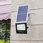 Set 2 proiectoare LED 200W, cu panou solar, senzor lumina - ShopSee - Magazin online